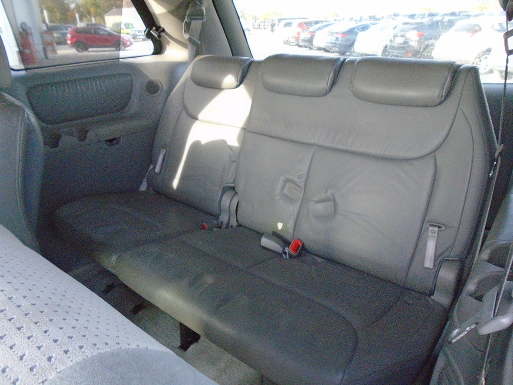 Photo 24 of this TOYOTA SIENNA