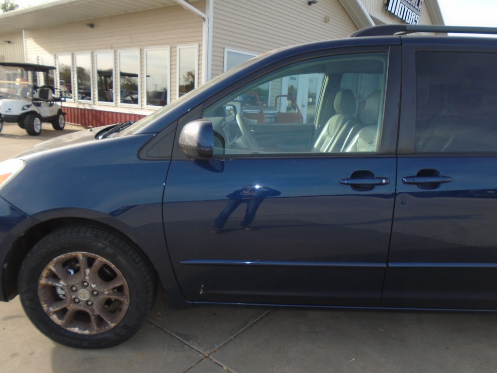 Photo 3 of this TOYOTA SIENNA