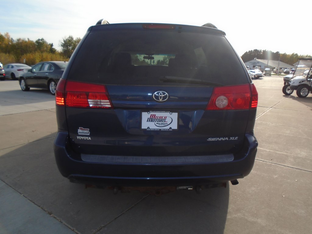 Photo 12 of this TOYOTA SIENNA