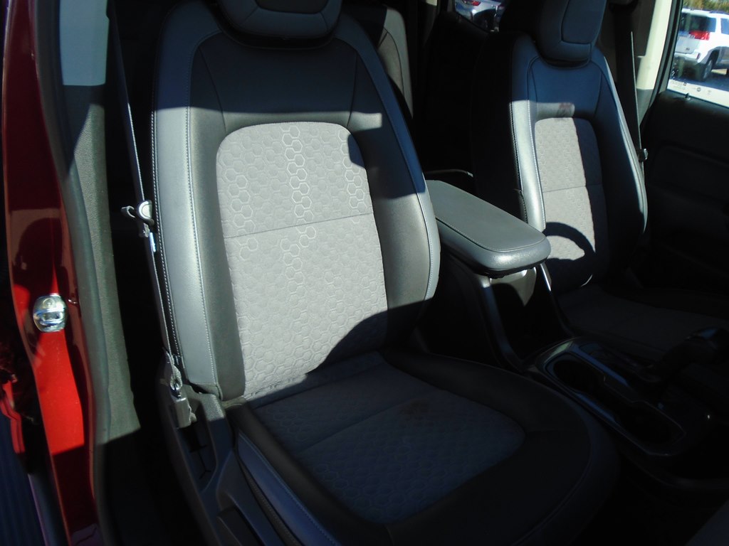 Photo 38 of this CHEVROLET COLORADO