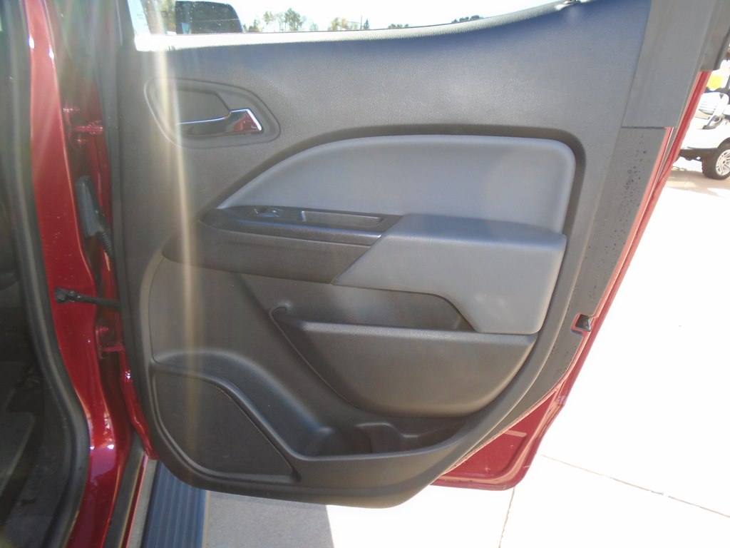 Photo 45 of this CHEVROLET COLORADO