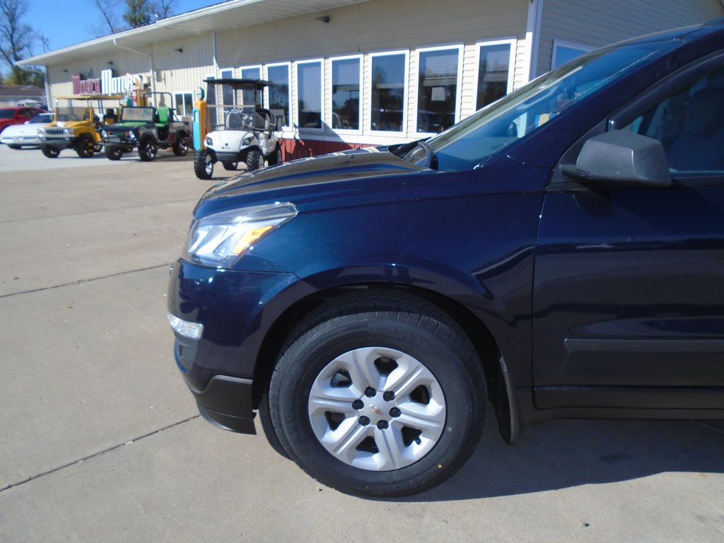 Photo 2 of this CHEVROLET TRAVERSE