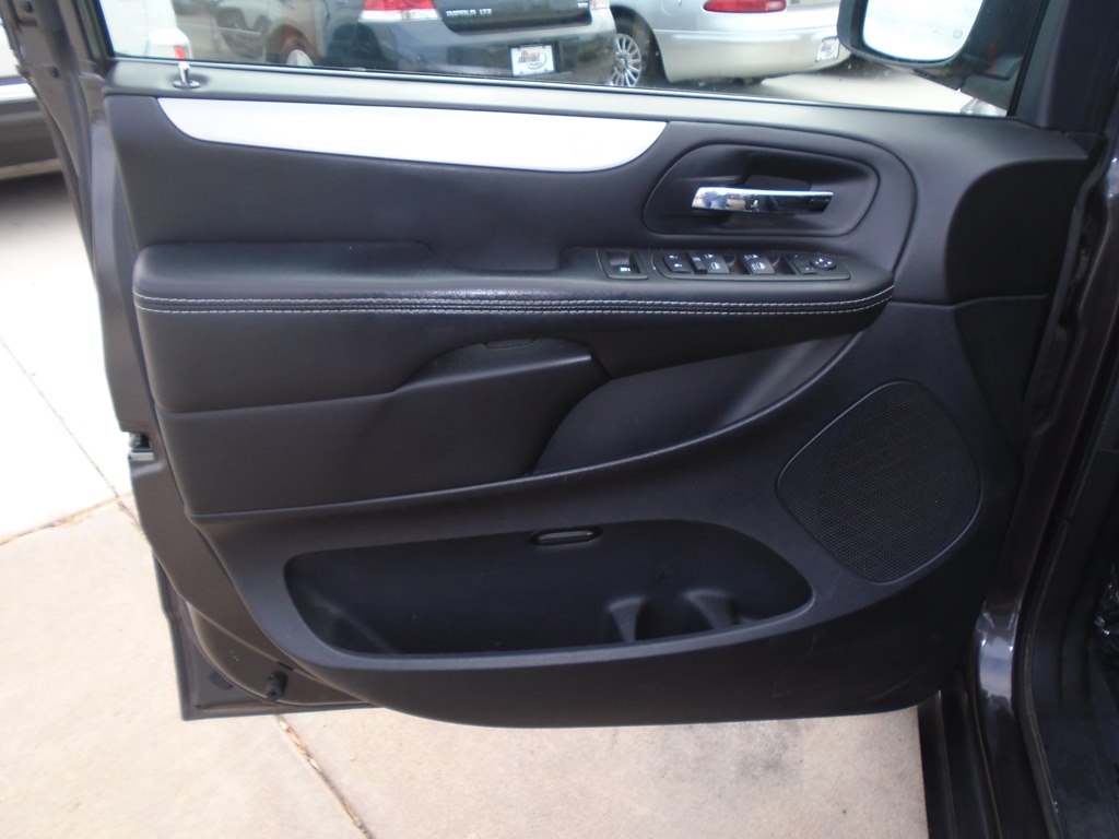 Photo 18 of this DODGE GRAND CARAVAN