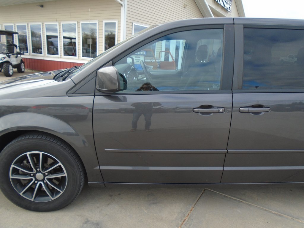 Photo 3 of this DODGE GRAND CARAVAN