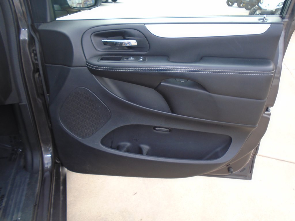 Photo 29 of this DODGE GRAND CARAVAN