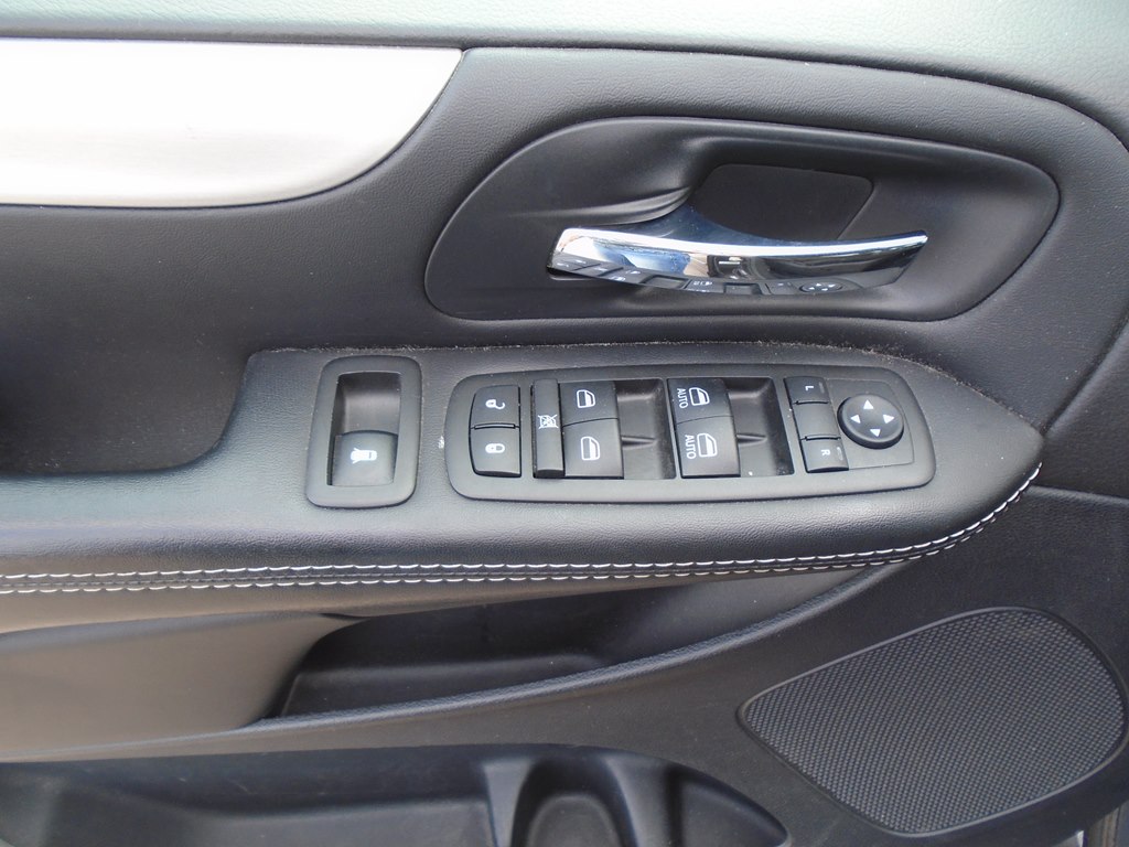 Photo 19 of this DODGE GRAND CARAVAN
