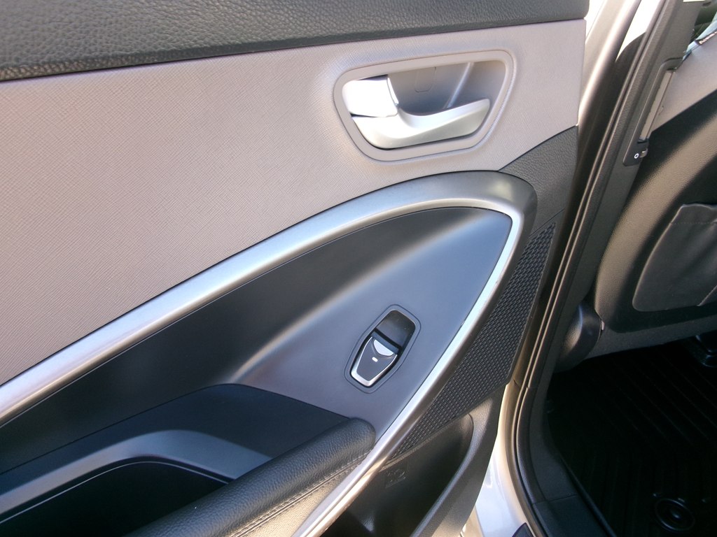 Photo 24 of this HYUNDAI SANTA FE SPORT