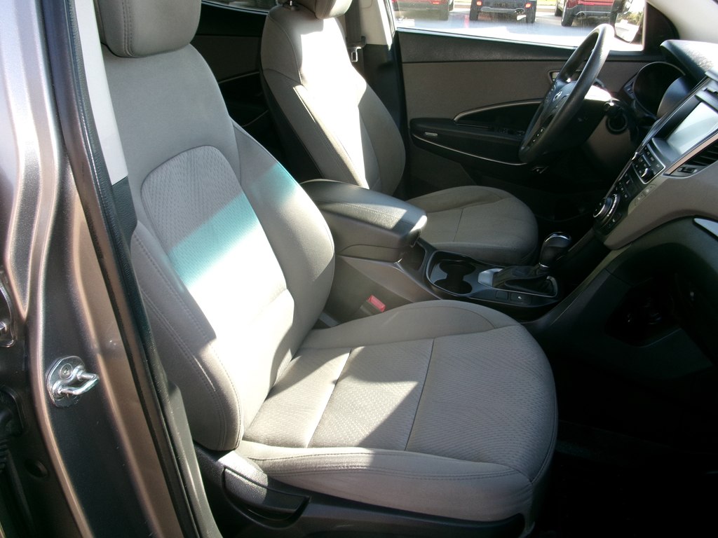 Photo 29 of this HYUNDAI SANTA FE SPORT
