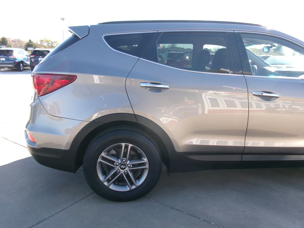 Photo 8 of this HYUNDAI SANTA FE SPORT