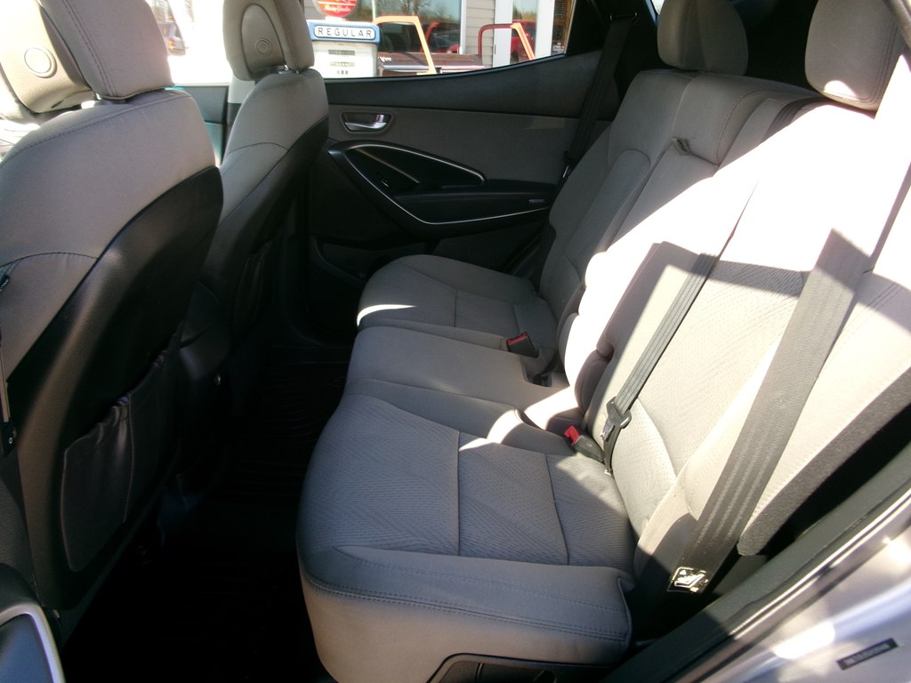Photo 21 of this HYUNDAI SANTA FE SPORT