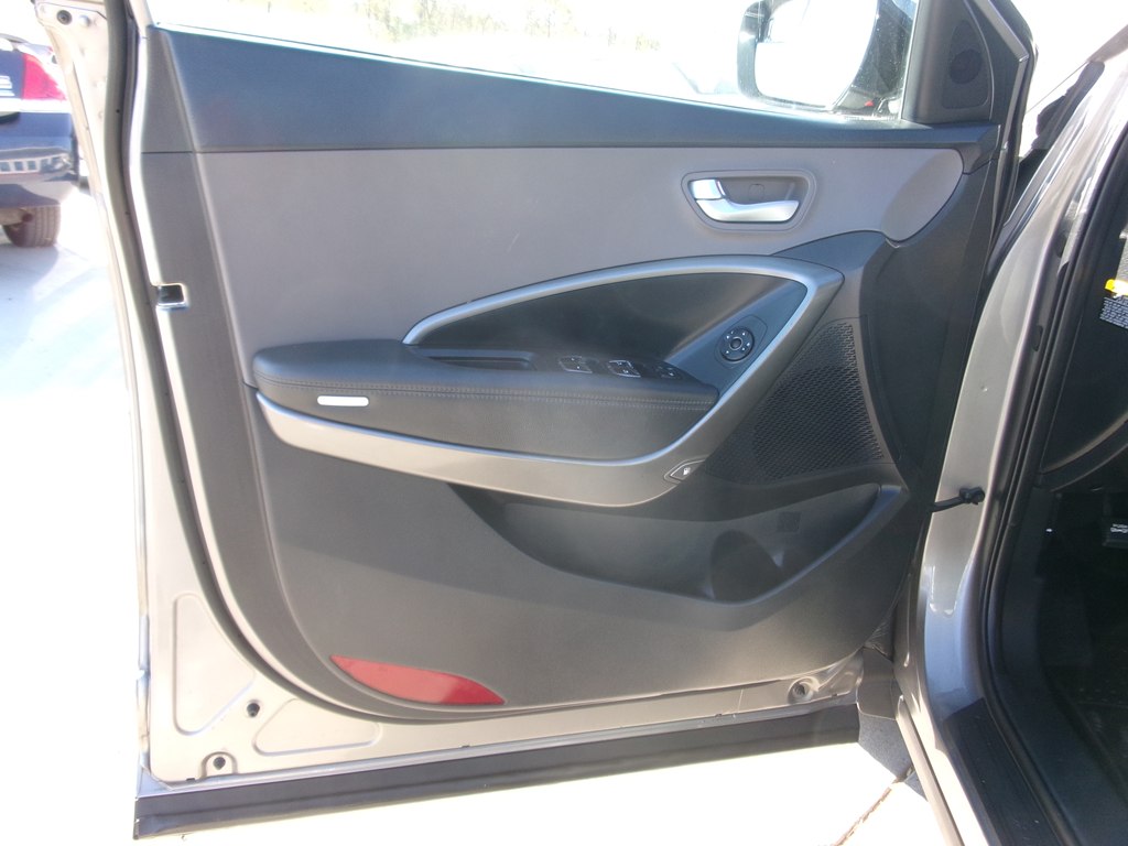 Photo 16 of this HYUNDAI SANTA FE SPORT