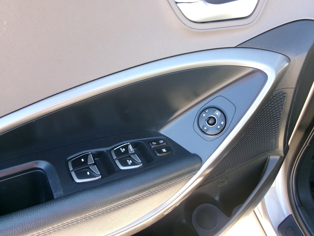 Photo 17 of this HYUNDAI SANTA FE SPORT