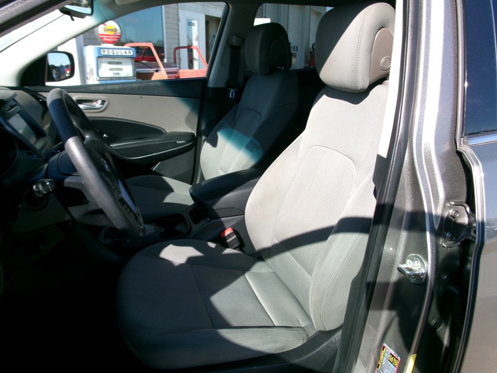 Photo 14 of this HYUNDAI SANTA FE SPORT