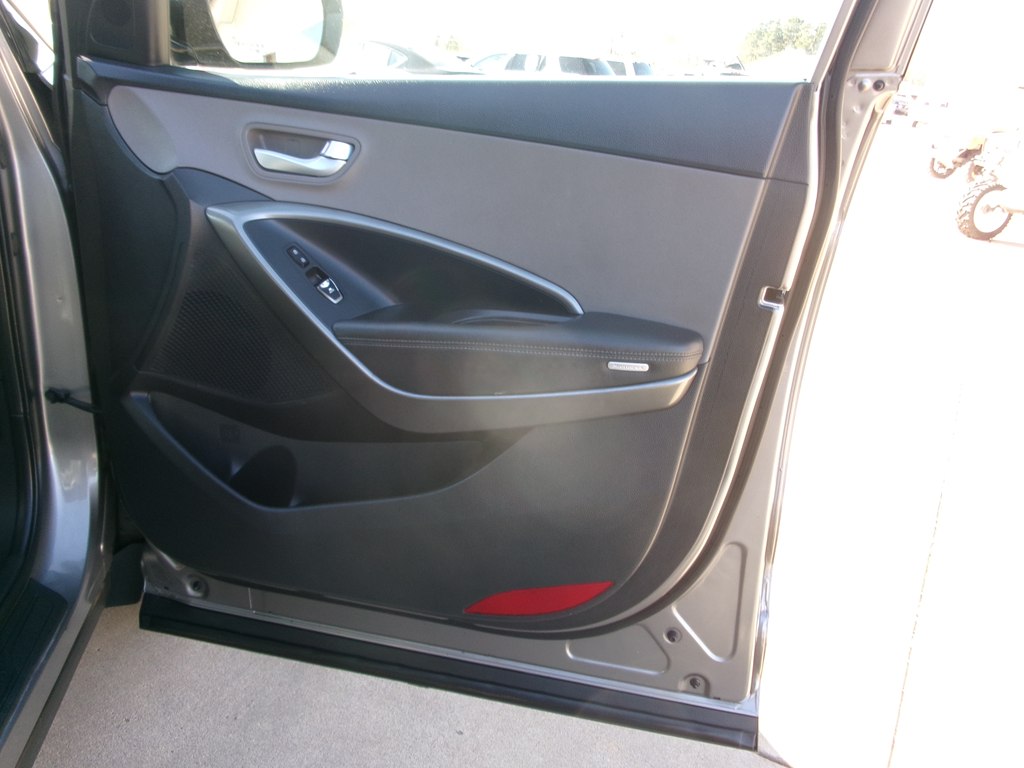 Photo 31 of this HYUNDAI SANTA FE SPORT