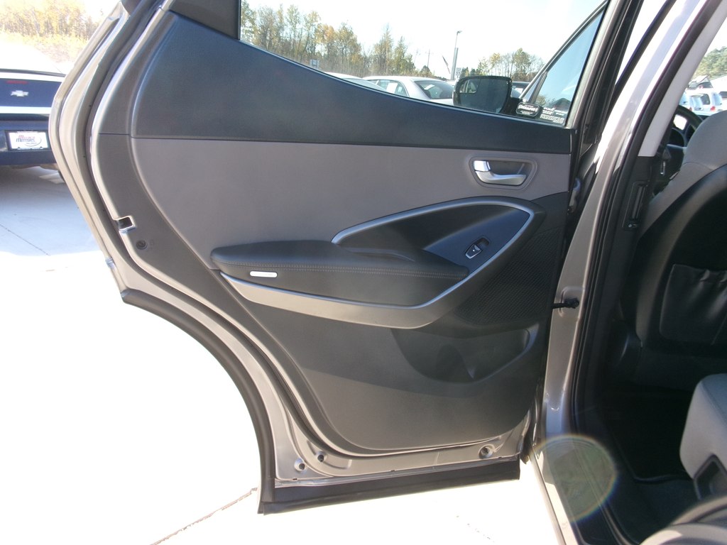Photo 23 of this HYUNDAI SANTA FE SPORT