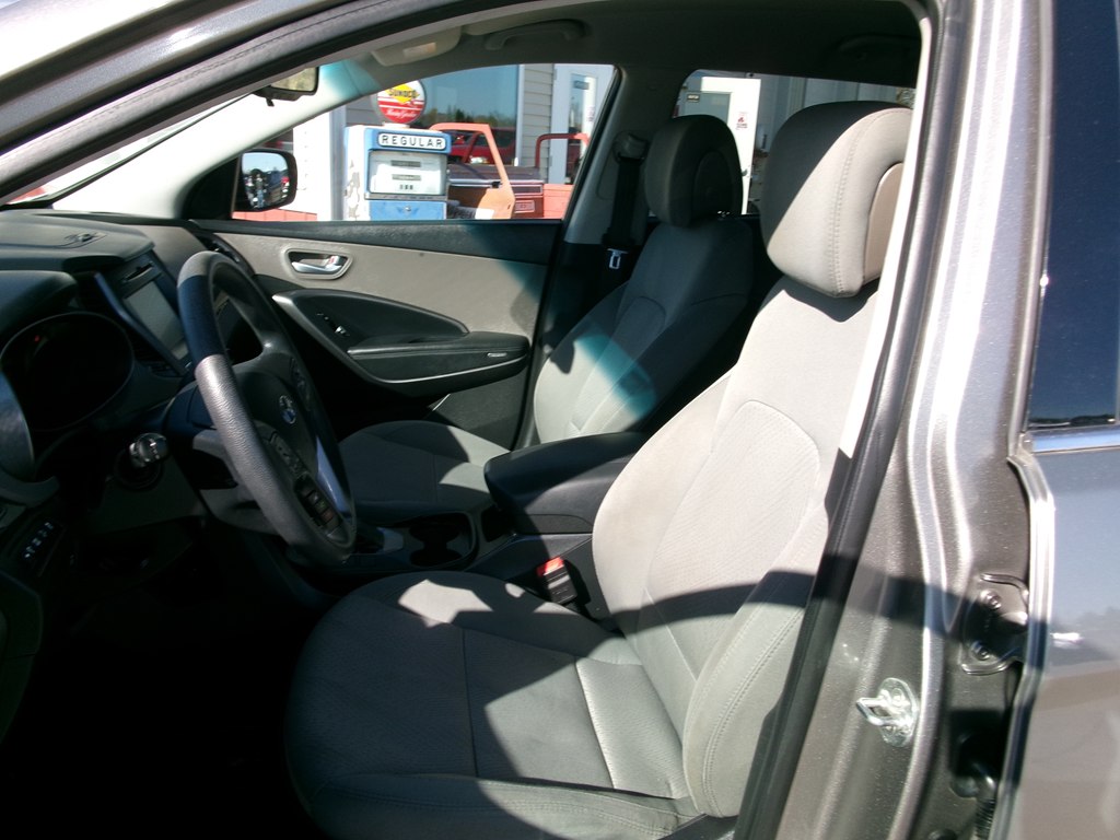 Photo 13 of this HYUNDAI SANTA FE SPORT