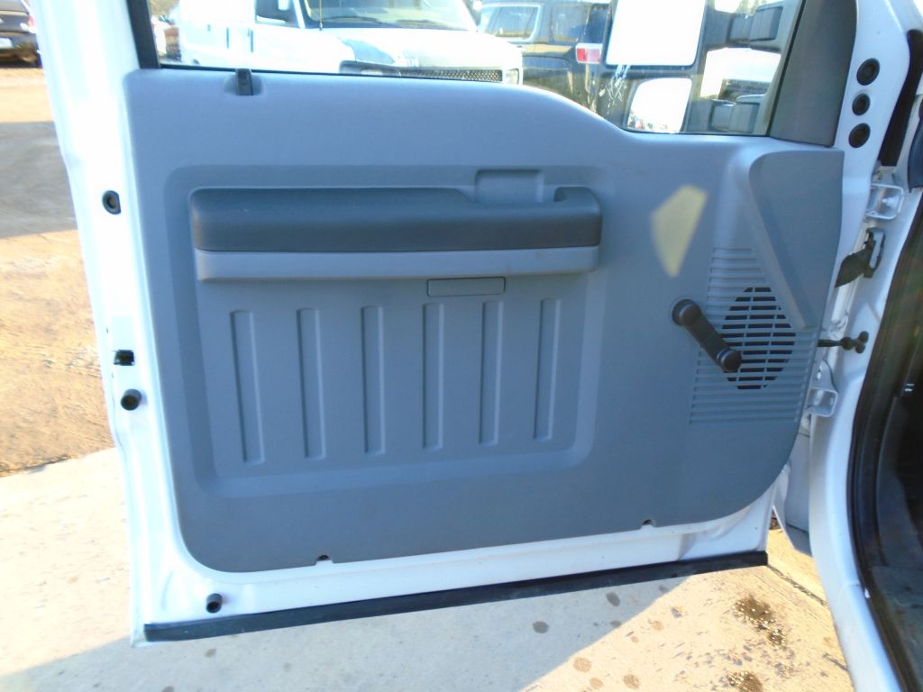 Photo 12 of this FORD F350