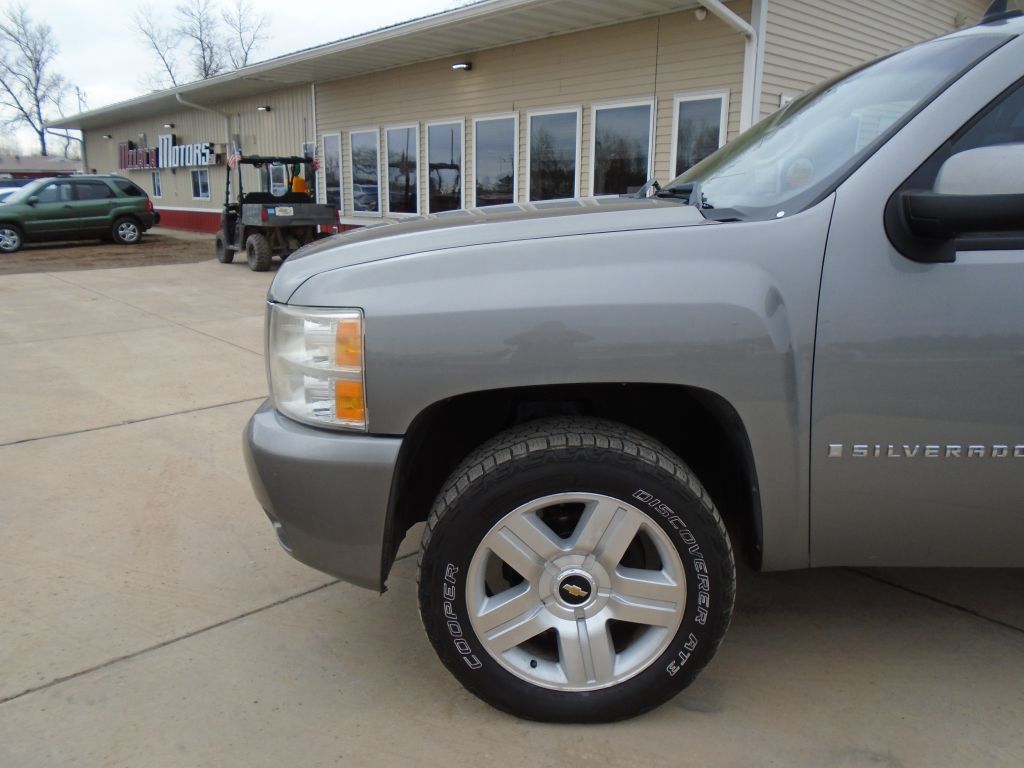 Photo 2 of this CHEVROLET SILVERADO 1500