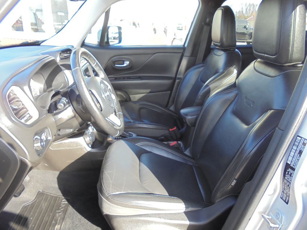 Photo 13 of this JEEP RENEGADE
