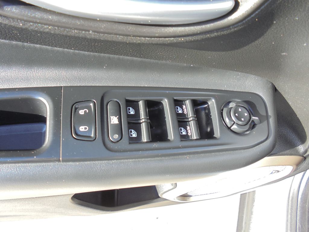 Photo 16 of this JEEP RENEGADE
