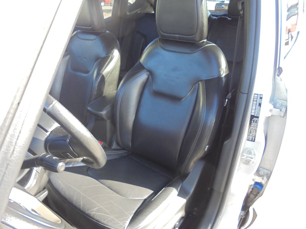 Photo 17 of this JEEP RENEGADE