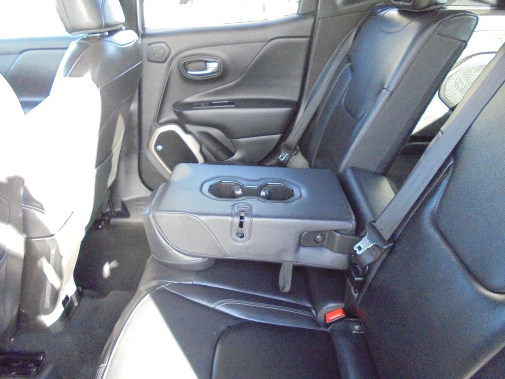 Photo 22 of this JEEP RENEGADE