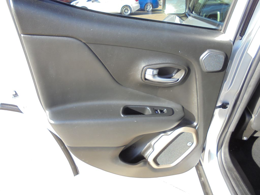 Photo 23 of this JEEP RENEGADE