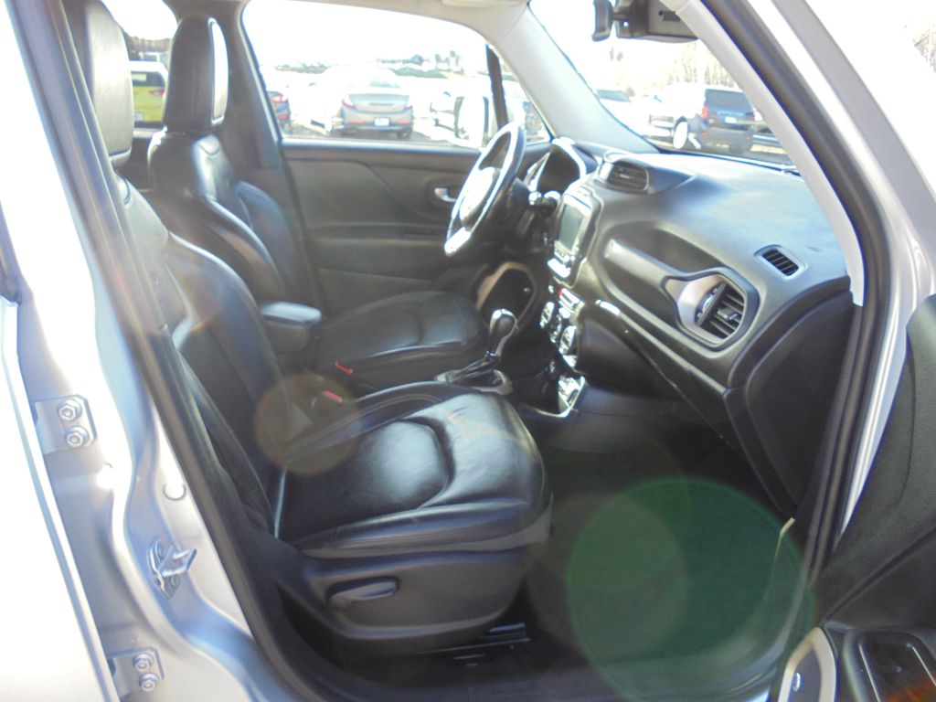 Photo 28 of this JEEP RENEGADE