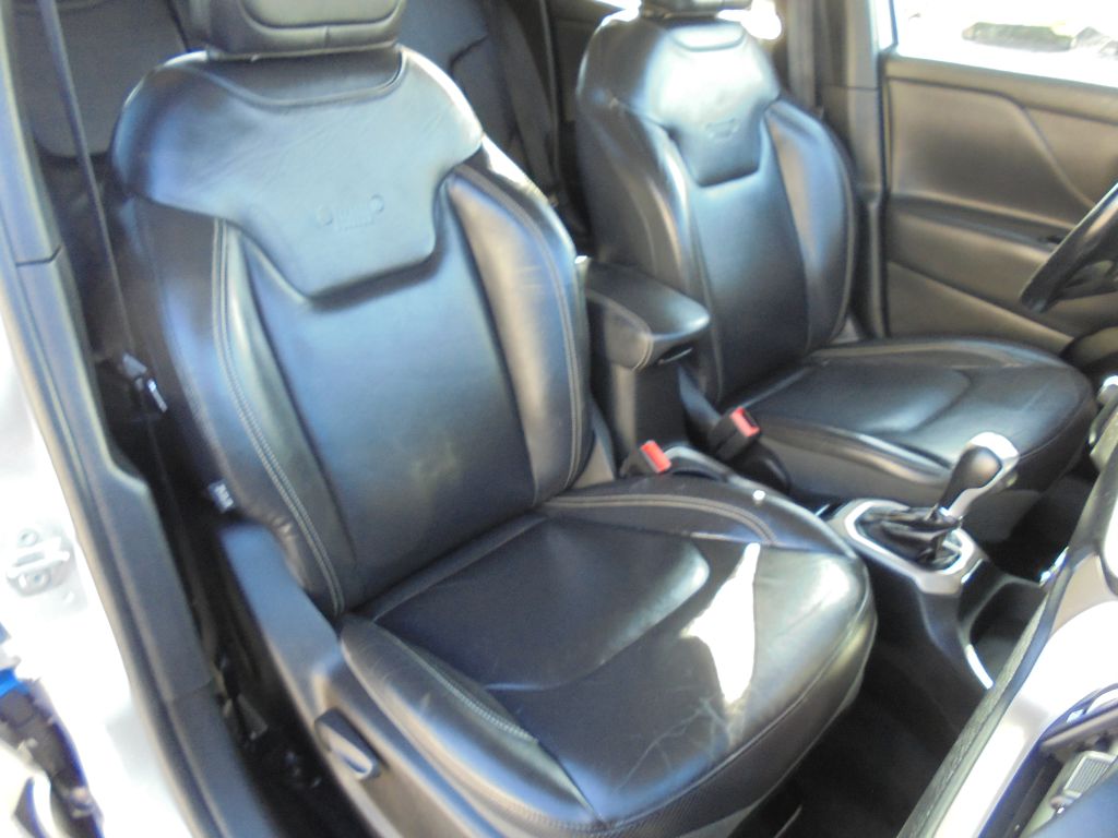 Photo 31 of this JEEP RENEGADE