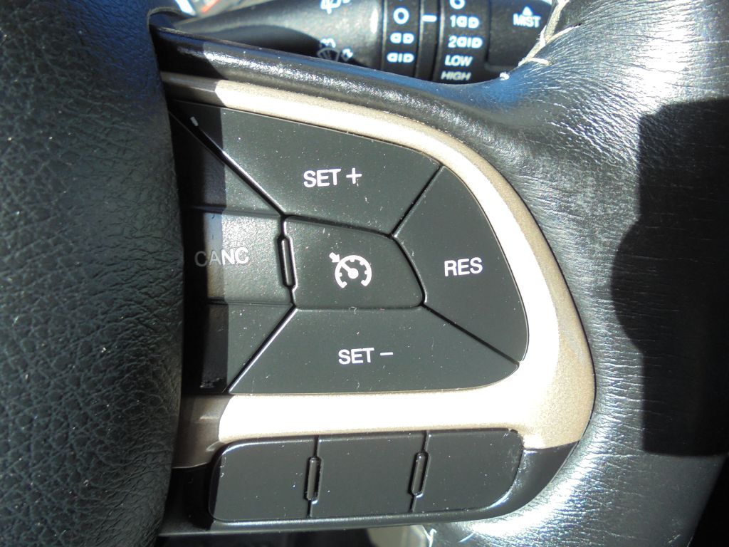 Photo 43 of this JEEP RENEGADE