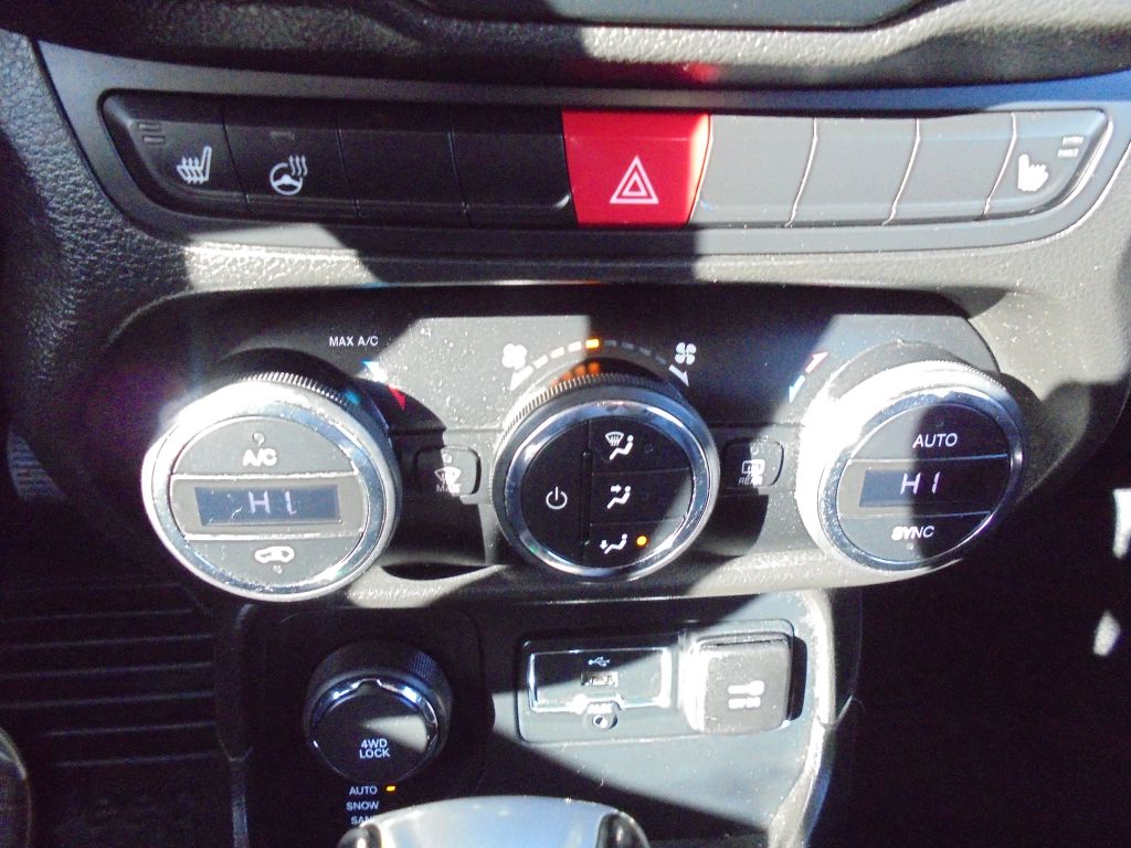 Photo 48 of this JEEP RENEGADE
