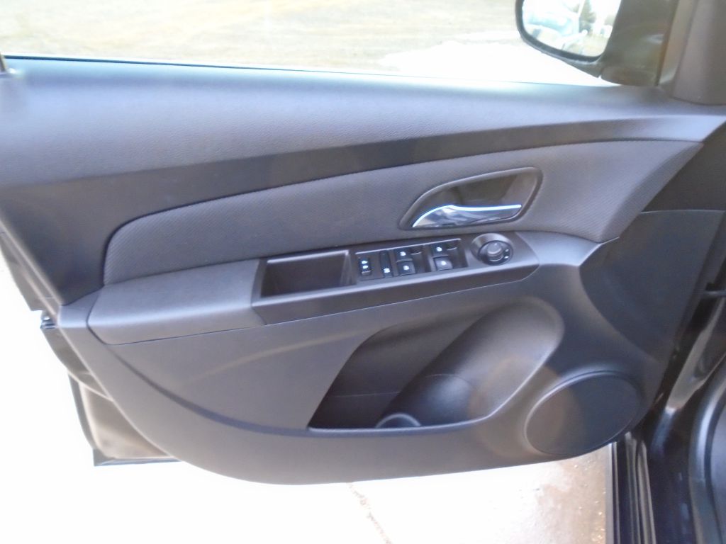 Photo 14 of this CHEVROLET CRUZE