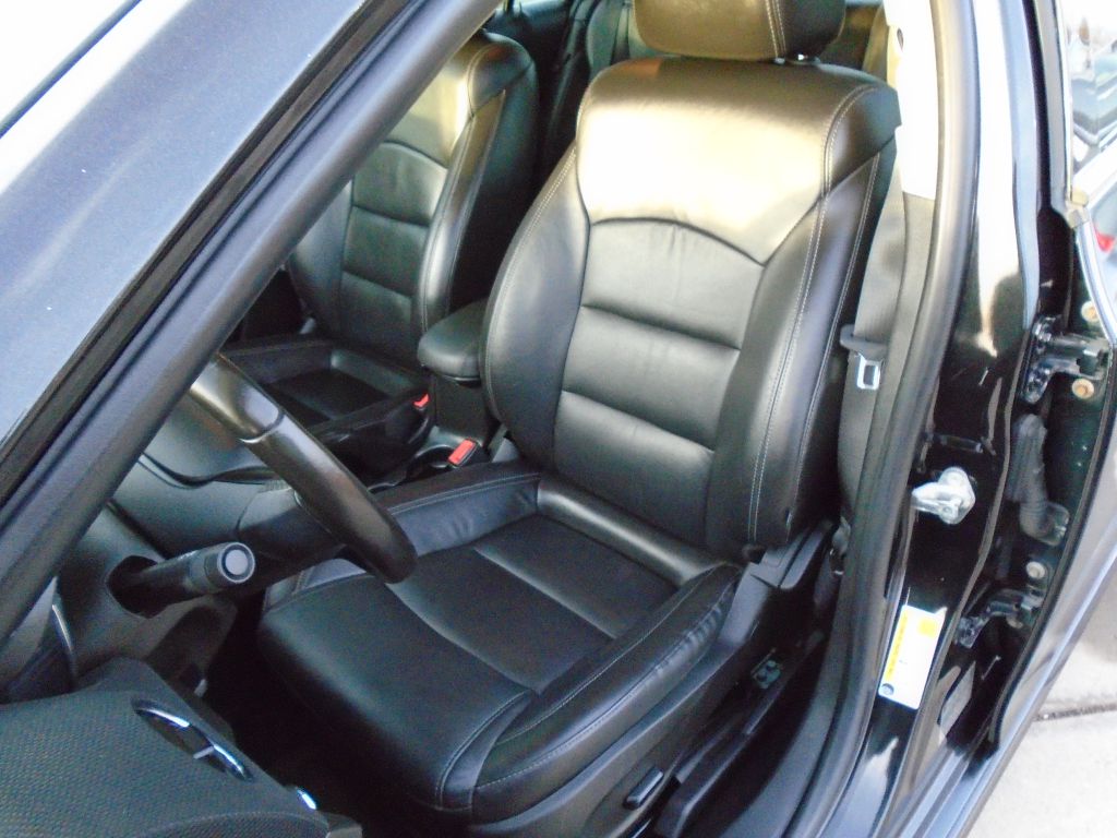 Photo 16 of this CHEVROLET CRUZE