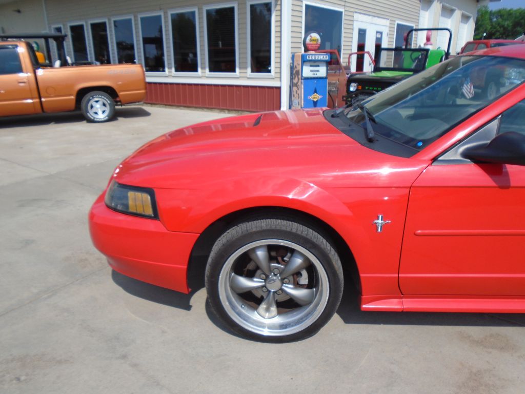 Photo 2 of this FORD MUSTANG