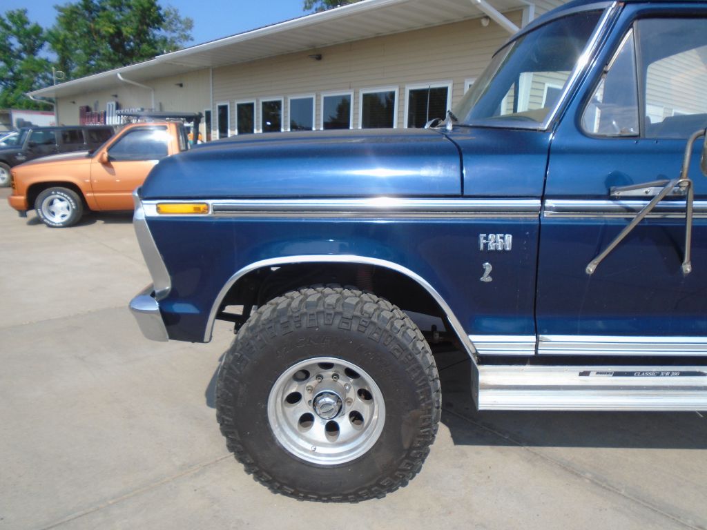 Photo 2 of this FORD F250