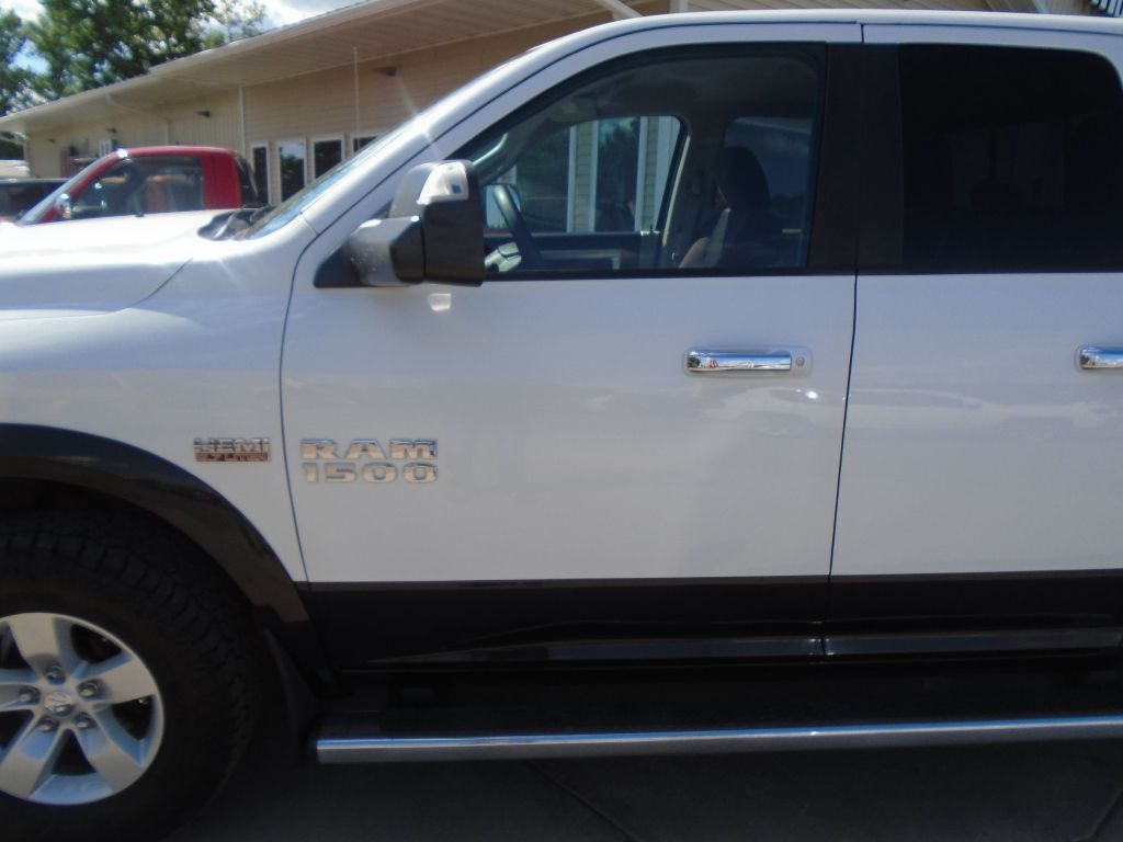 Photo 3 of this RAM 1500 SLT