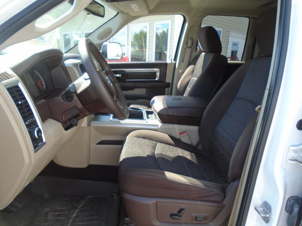 Photo 16 of this RAM 1500 SLT