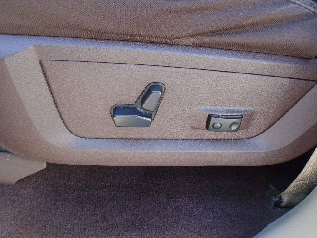 Photo 17 of this RAM 1500 SLT