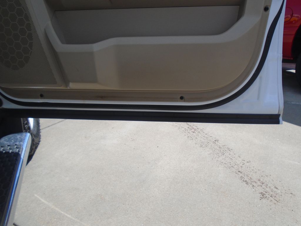 Photo 40 of this RAM 1500 SLT