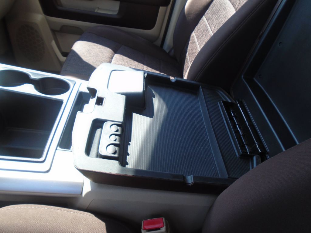 Photo 58 of this RAM 1500 SLT