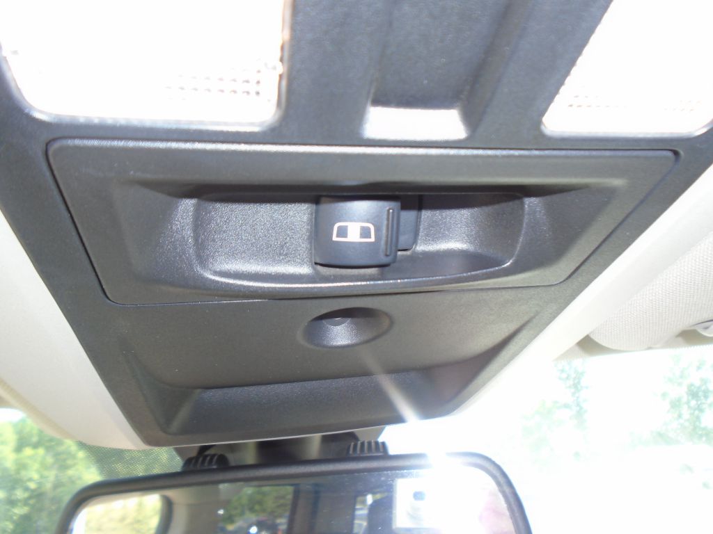 Photo 60 of this RAM 1500 SLT