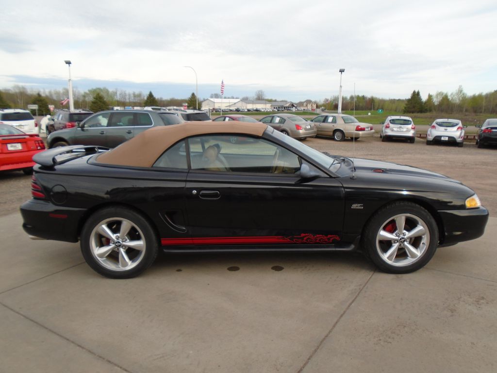Photo 3 of this FORD MUSTANG