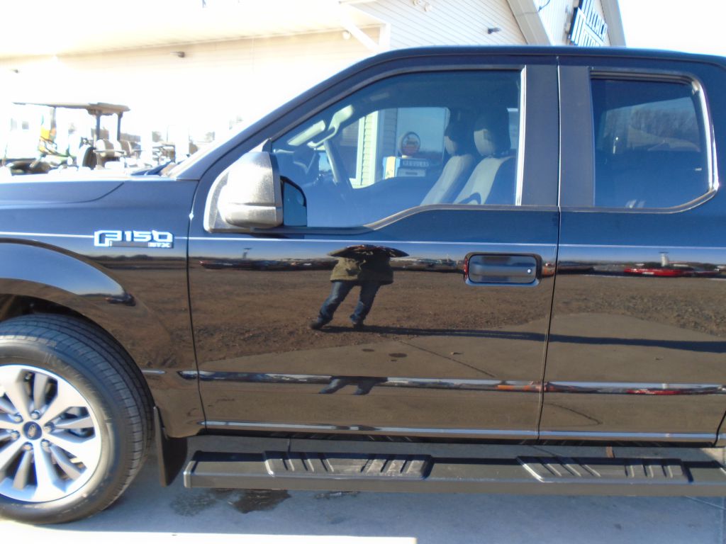 Photo 3 of this FORD F150