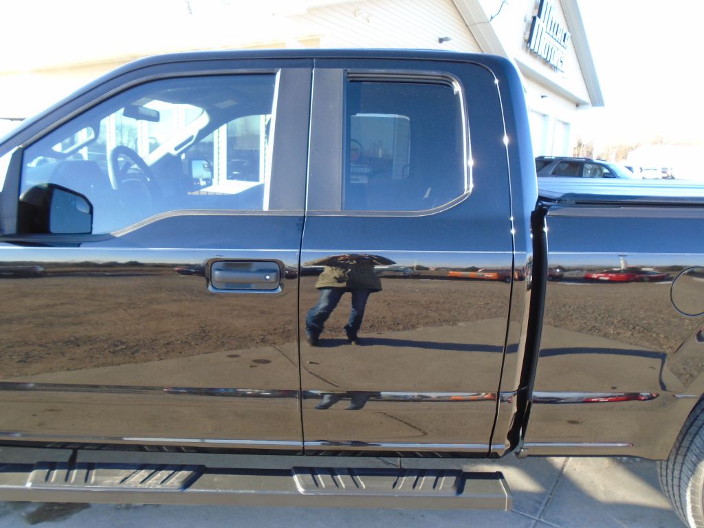 Photo 4 of this FORD F150