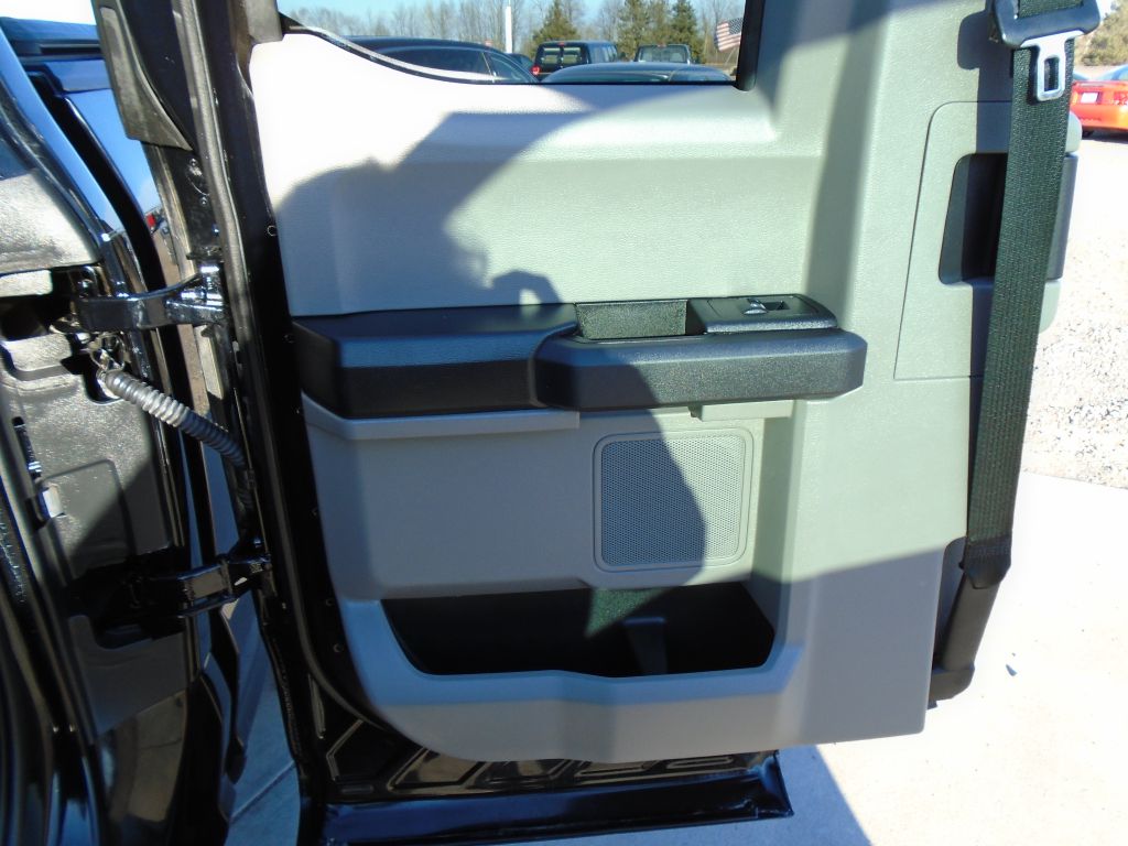 Photo 25 of this FORD F150