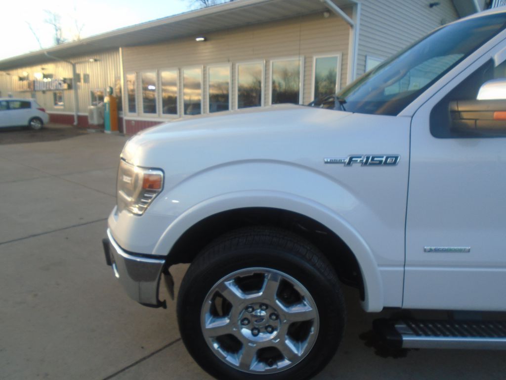 Photo 2 of this FORD F150 LARIAT