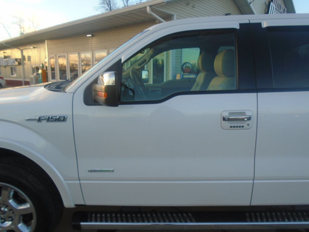 Photo 3 of this FORD F150 LARIAT