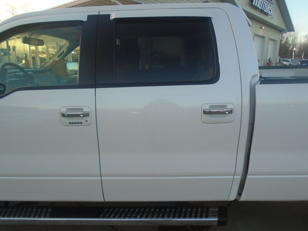 Photo 4 of this FORD F150 LARIAT