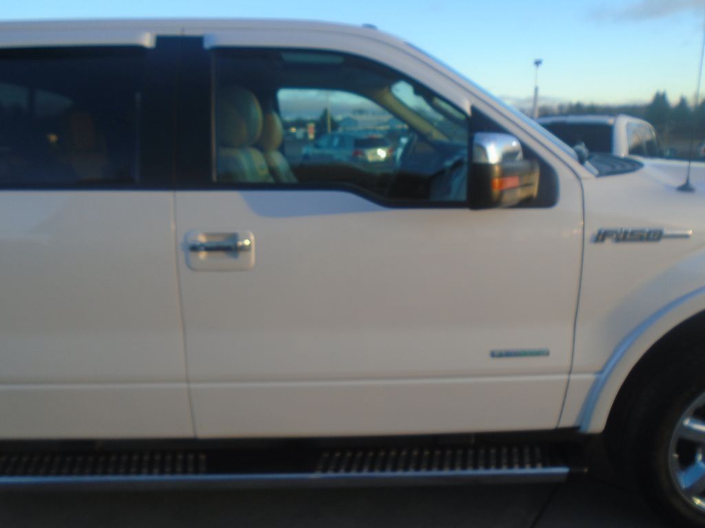 Photo 11 of this FORD F150 LARIAT