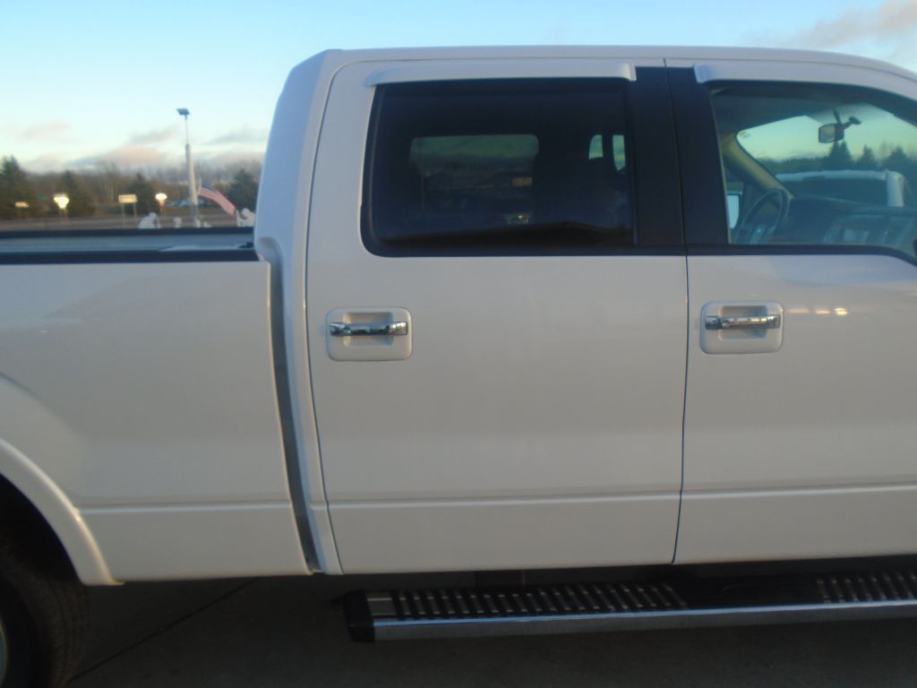 Photo 12 of this FORD F150 LARIAT